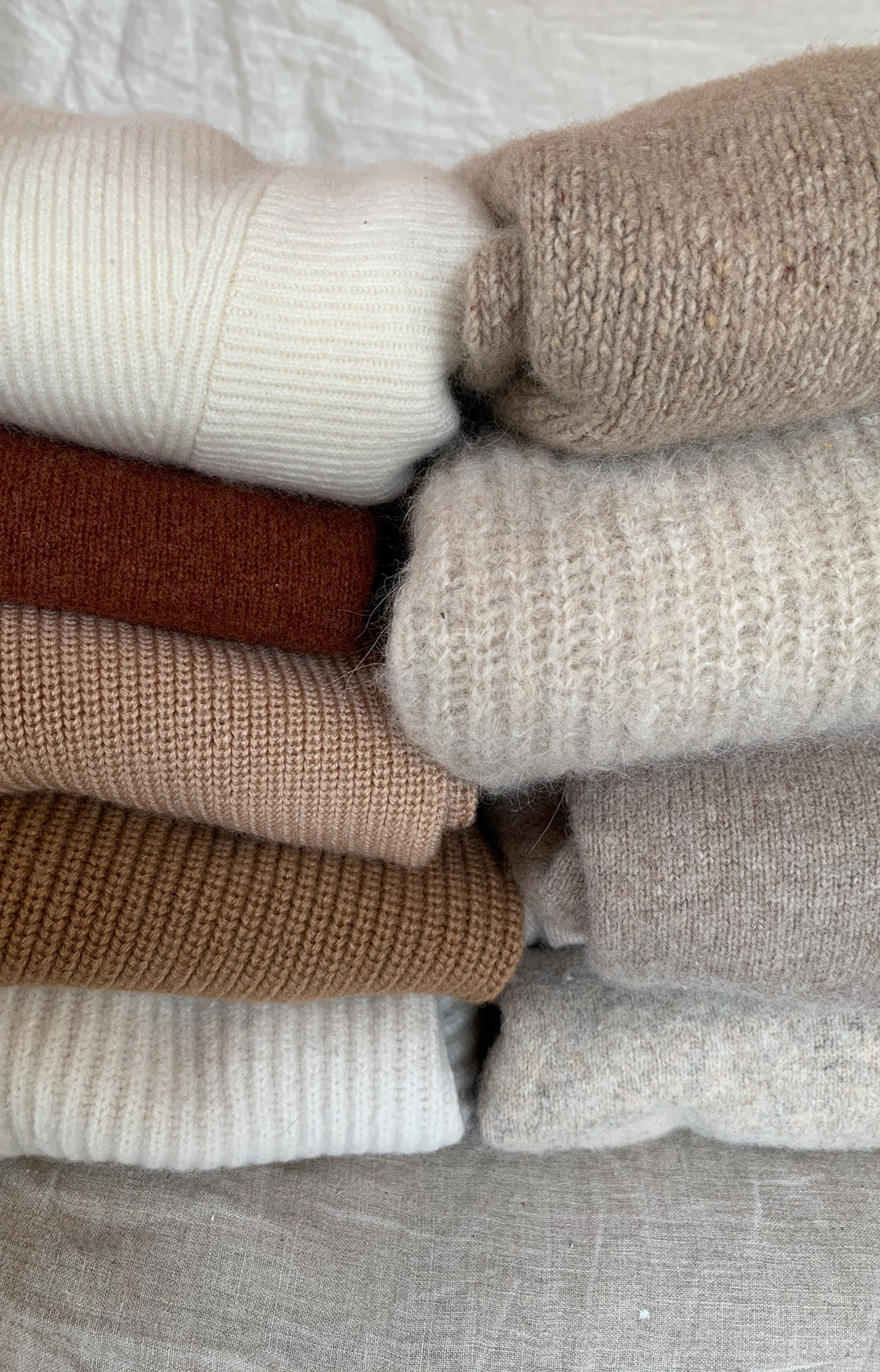 DE SMET | Sustain Your Wardrobe: How to Wash Wool Sweaters